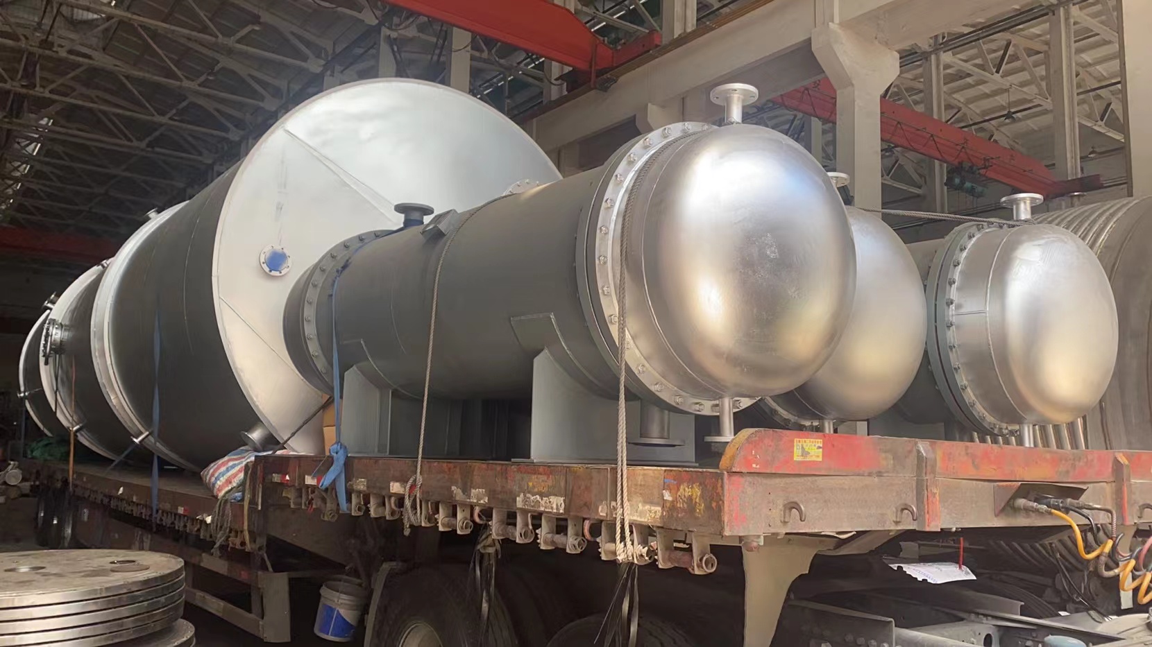 儲罐、冷凝器等一批設(shè)備發(fā)往遼寧客戶
